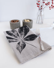 Load image into Gallery viewer, Creeper Leaf Linen Napkin in 6 different colors (Set of 4 w/bag)