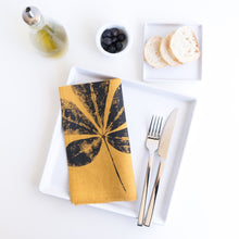 Load image into Gallery viewer, Creeper Leaf Linen Napkin in 6 different colors (Set of 4 w/bag)