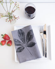 Load image into Gallery viewer, Creeper Leaf Linen Napkin in 6 different colors (Set of 4 w/bag)
