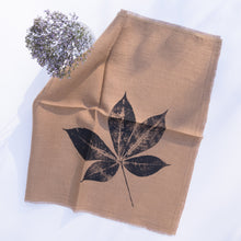 Load image into Gallery viewer, Creeper Leaf Linen Napkin in 6 different colors (Set of 4 w/bag)