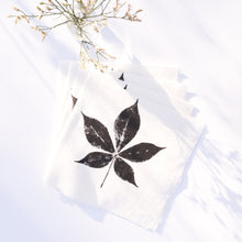 Load image into Gallery viewer, Creeper Leaf Linen Napkin in 6 different colors (Set of 4 w/bag)