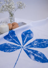 Load image into Gallery viewer, Heavyweight 100% Cotton Creeper Leaf Tea Towel in White