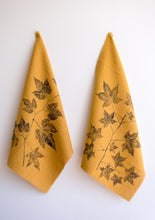 Load image into Gallery viewer, Sweetgum Leaf Linen Tea Towel (Set of 2 w/bag)