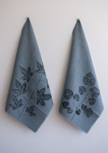 Load image into Gallery viewer, Sweetgum Leaf Linen Tea Towel (Set of 2 w/bag)