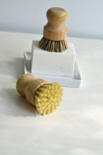 Load image into Gallery viewer, Pot Brush