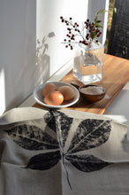 Load image into Gallery viewer, Creeper Leaf Linen Tea Towel (Set of 2 w/bag)