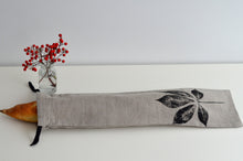 Load image into Gallery viewer, Linen Creeper Baguette Bag in Natural