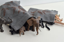 Load image into Gallery viewer, Linen Redberry Multi-Use String Bags in Dark Grey - Available Preorder