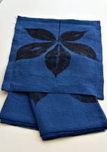 Load image into Gallery viewer, Creeper Leaf Linen Tea Towel (Set of 2 w/bag)