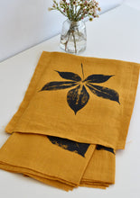 Load image into Gallery viewer, Creeper Leaf Linen Tea Towel (Set of 2 w/bag)