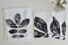 Load image into Gallery viewer, Hickory Leaf Linen Tea Towel in White (Set of 2 w/bag)