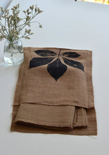 Load image into Gallery viewer, Creeper Leaf Linen Tea Towel (Set of 2 w/bag)