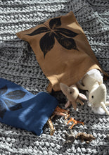 Load image into Gallery viewer, Linen Creeper Multi-Use String Bags in Navy Blue