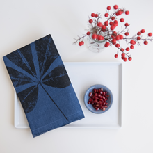 Load image into Gallery viewer, Creeper Leaf Linen Napkin in 6 different colors (Set of 4 w/bag)