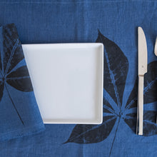 Load image into Gallery viewer, Linen Creeper Leaf Placemat in Navy Blue - Set of 4 with bag