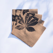 Load image into Gallery viewer, Creeper Leaf Linen Napkin in 6 different colors (Set of 4 w/bag)
