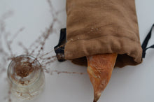 Load image into Gallery viewer, Linen Creeper Baguette Bag in Ginger
