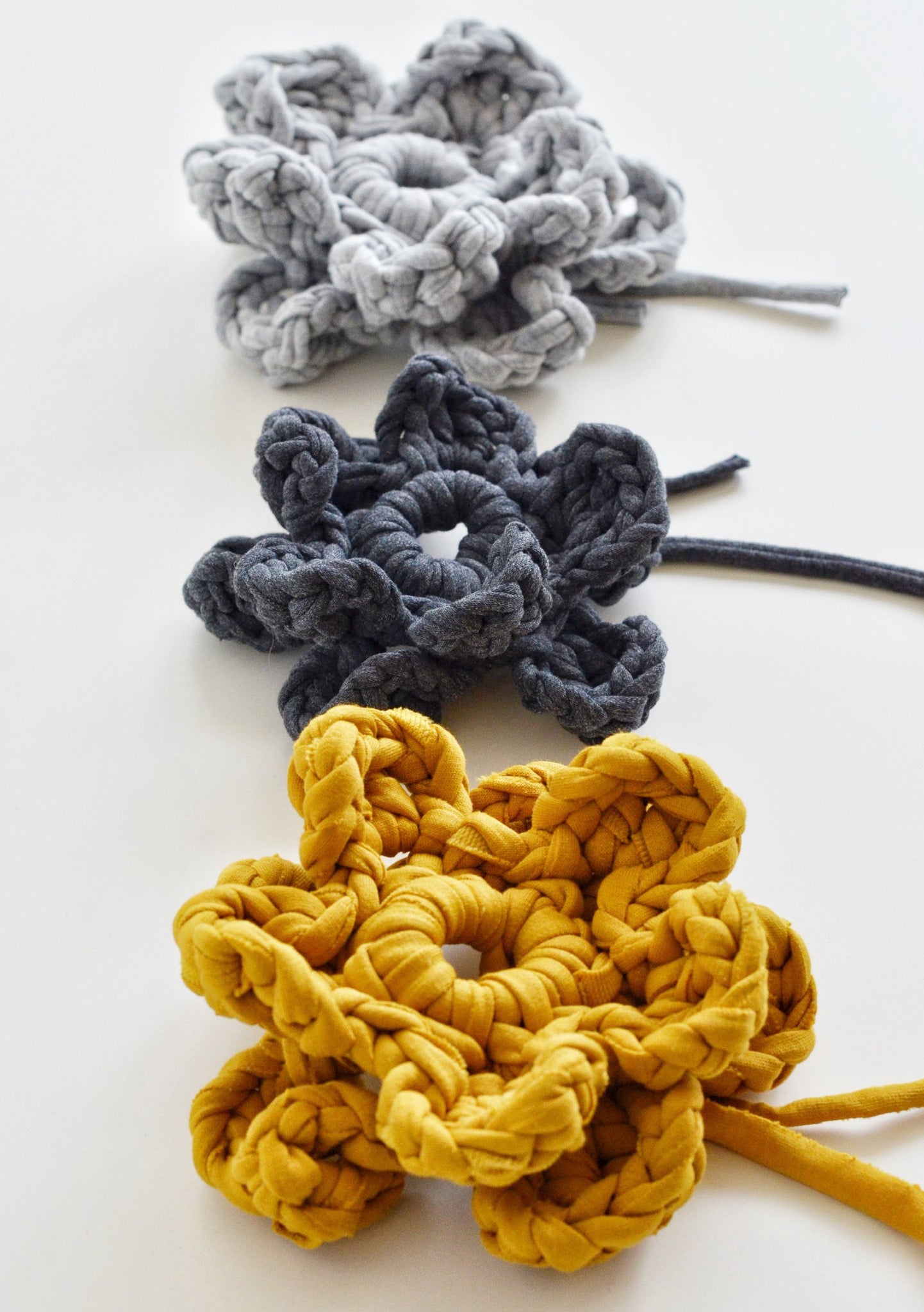 Large Crocheted Flowers with Recycled Cotton T-shirt yarn – Lineandnest